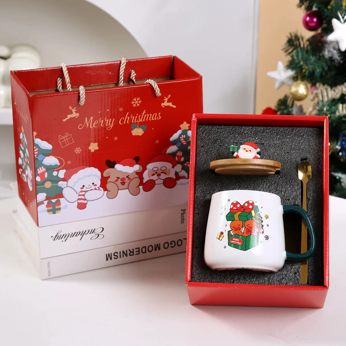 55℃ Merry Christmas Kit Wooden Lid Santa Claus Pattern Ceramic Mug